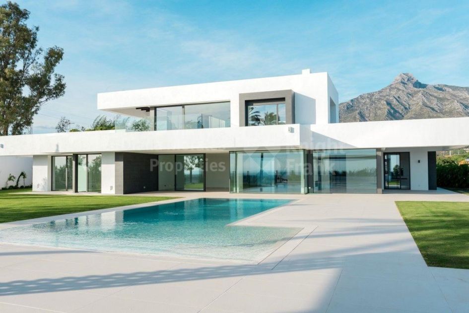 Contemporary Lifestyle on The Top Of The Golden Mile