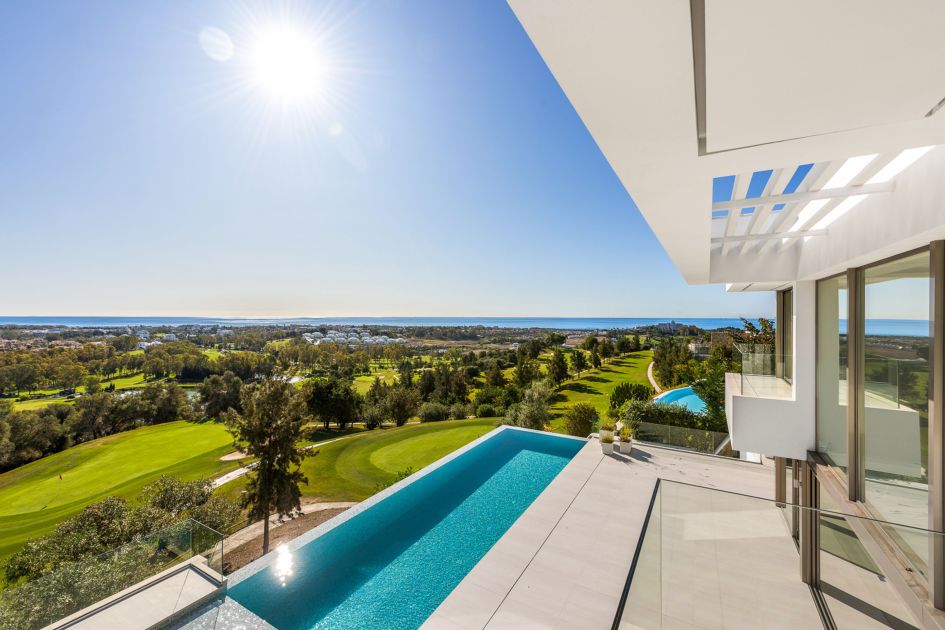 Contemporaray style villa on a front line golf position in La Alqueria