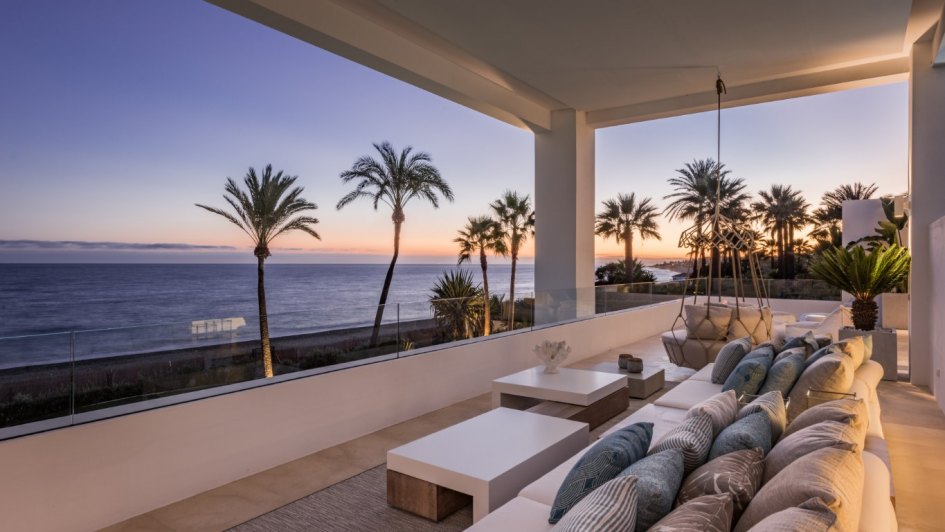 New Golden Mile, Unique Beachfront Modern Property in Marbella West