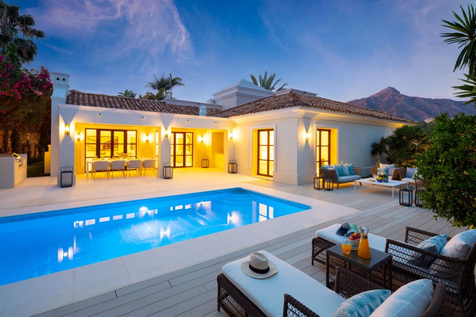 Stylish new villa in las Brisas