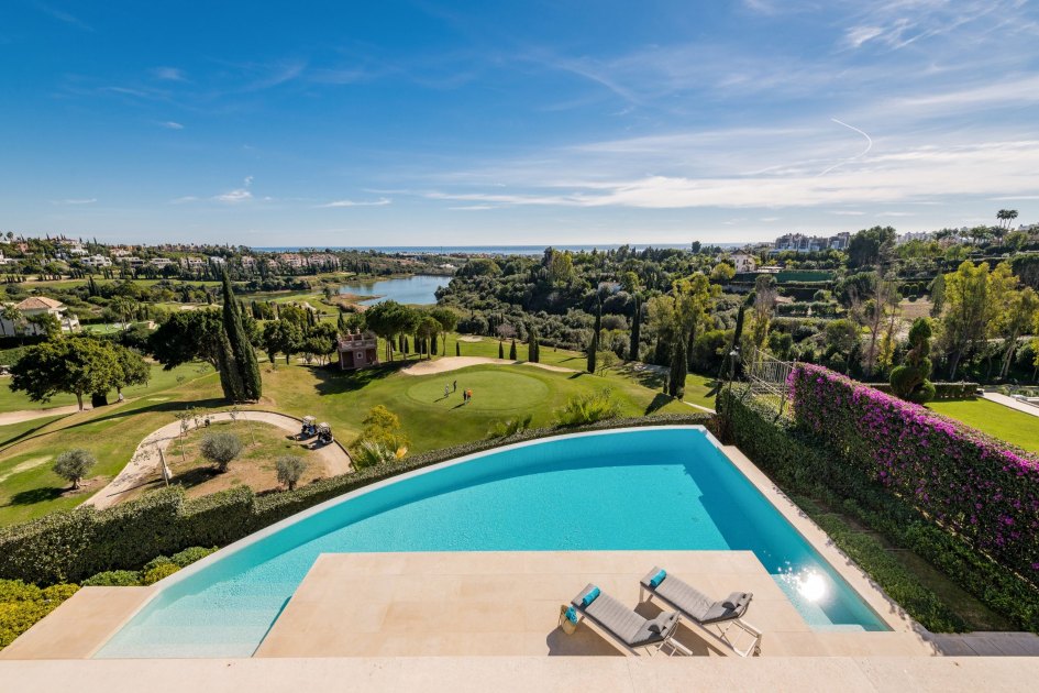 Villa for sale in Los Flamingos, with views of the golf and the sea