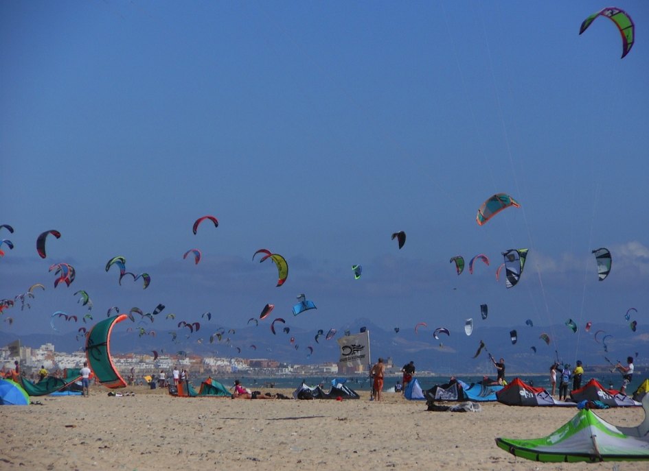 Kitesurfing in Tarifa by Roberto Quintana