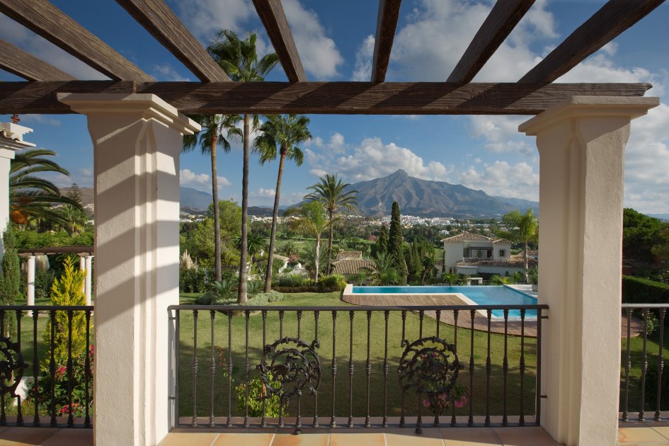 Villa for sale in Nueva Andalucia, Views