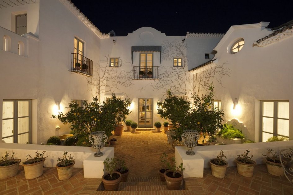 Luxury Villa for sale in El Madroñal, Benahavis