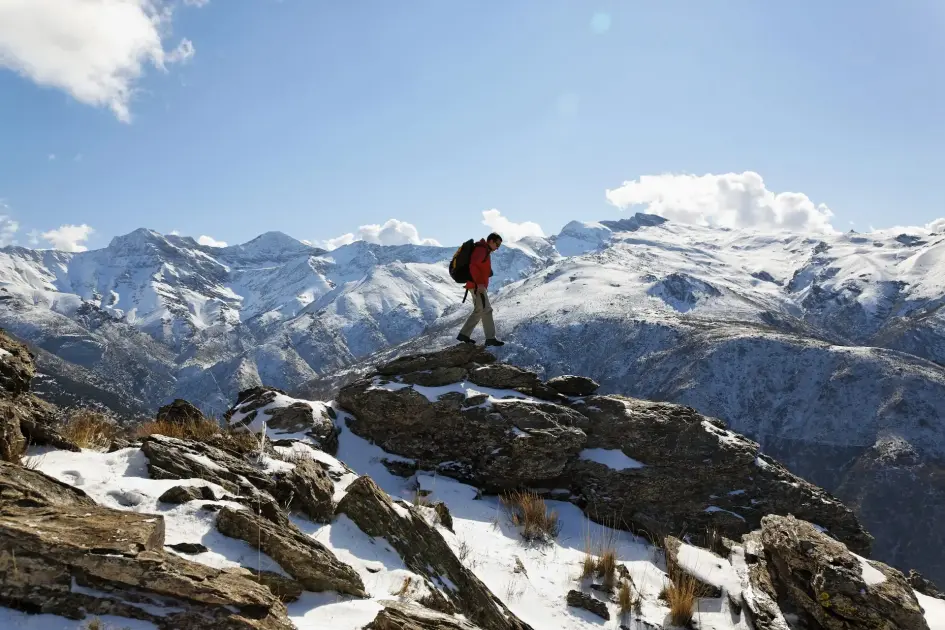 Ein Reiseführer für die Sierra Nevada: Mehr als nur Skifahren