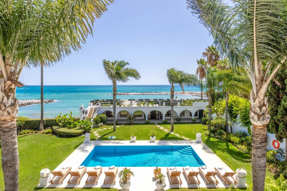 Picasso pool in a Marbella beachfront home