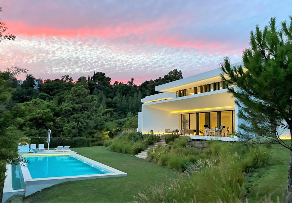 Villa Windfall is a modern house in a gated community overlooking Marbella