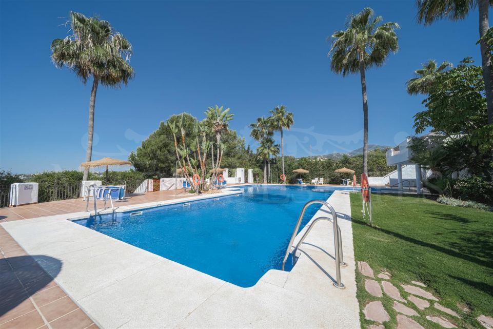 Ground floor apartment with garden in La Quinta - Nueva Andalucia, Marbella