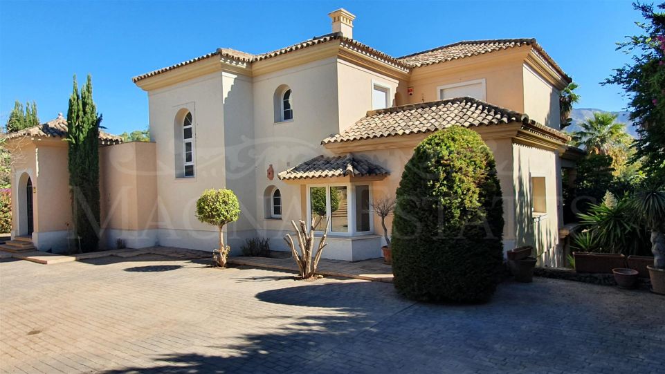 Newly refurbished stately villa in La Cerquilla, Nueva Andalucia, frontline golf