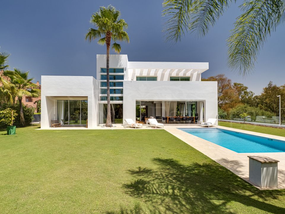 Villa totalmente reformada en Casasola – Guadalmina Baja, Marbella