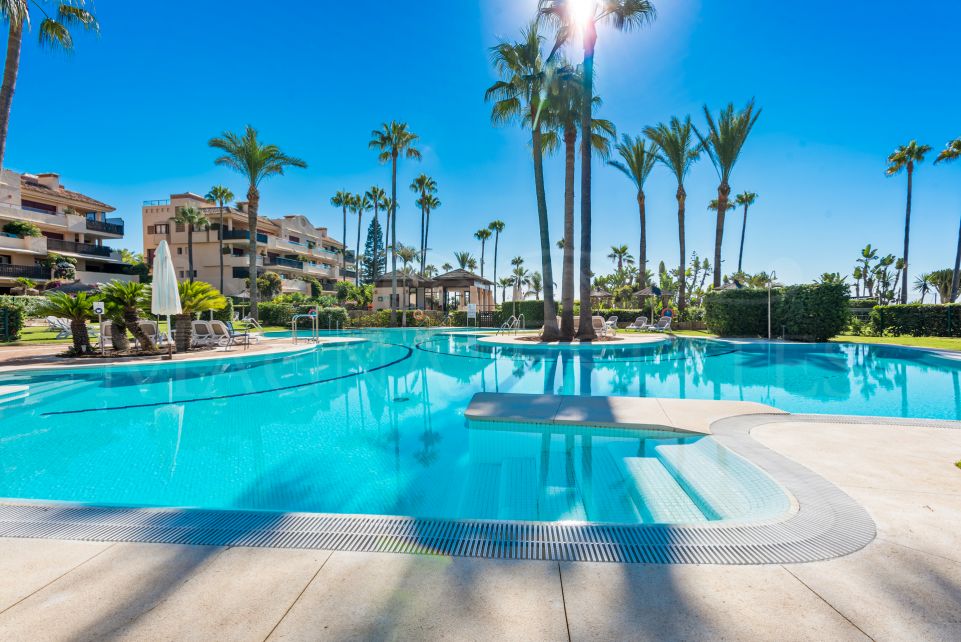 Apartment in first line of beach and completely renovated in Costalita, Estepona.