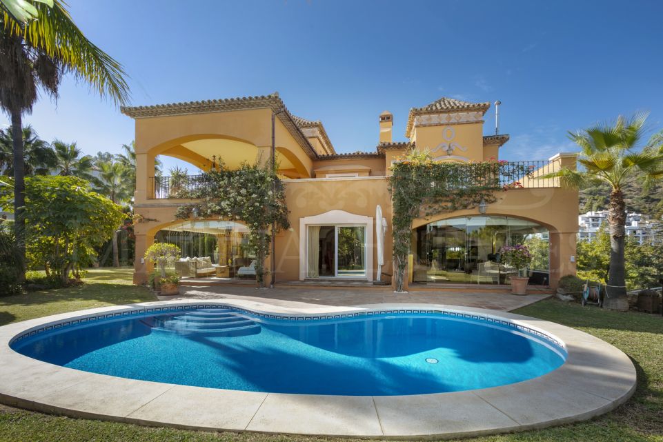 Andalusian style villa in La Quinta, Benahavis - Marbella