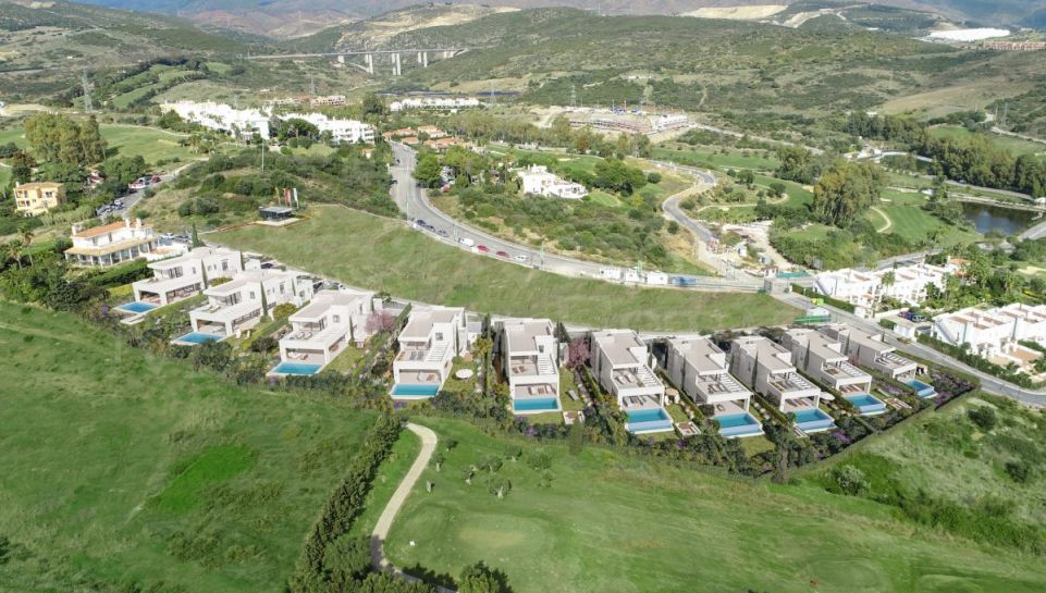 Brand New Villa in Estepona Golf with Golf and sea Views