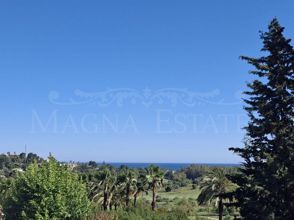 Duplex penthouse with sea &amp; golf views in El Paraíso Alto, Benahavís