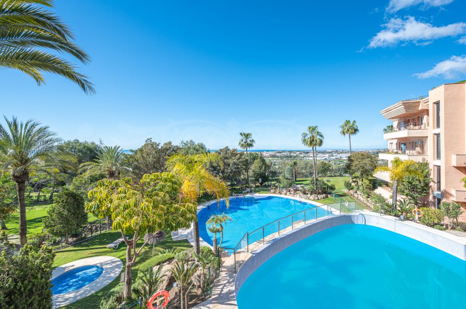 Splendid stylish apartment with 4 bedrooms in Magna Marbella, Nueva Andalucía.