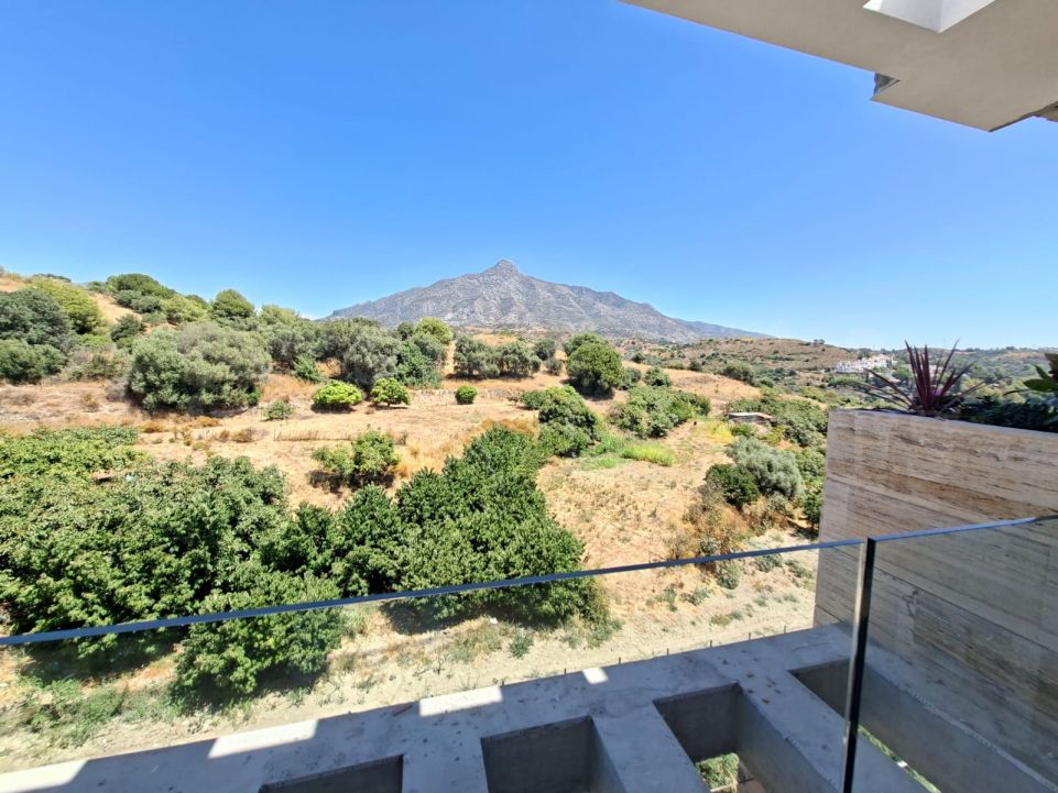 Apartamento moderno de 2 dormitorios en Aloha, Nueva Andalucía, Marbella
