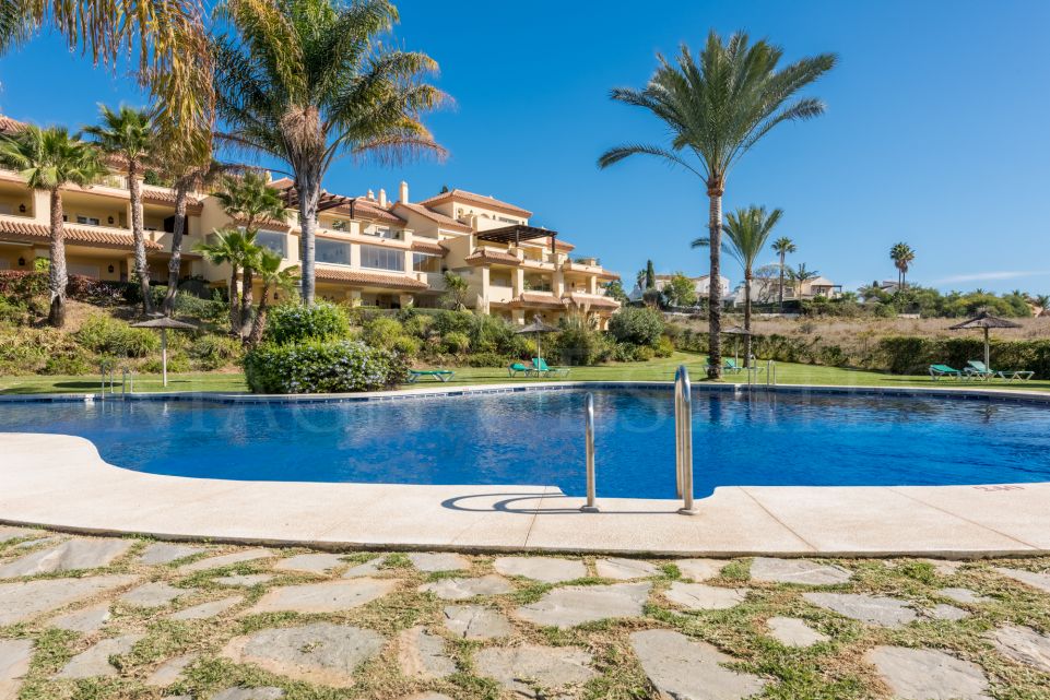 Apartment with sea views in Nueva Andalucía