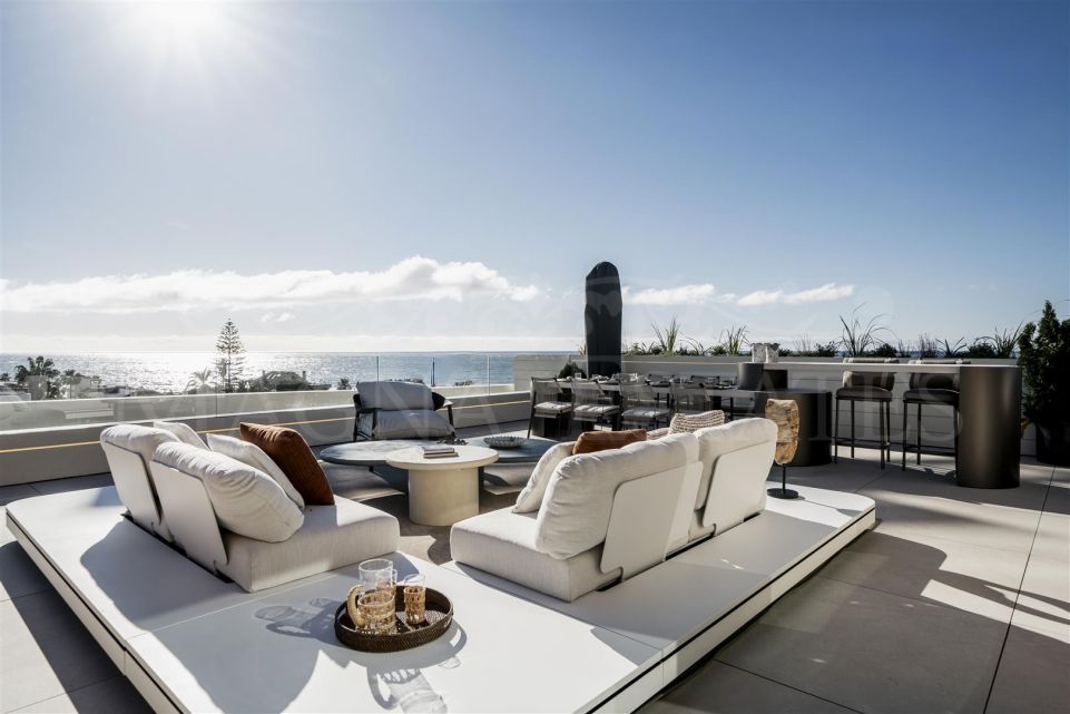 Newly built duplex apartment sea front in Marbella