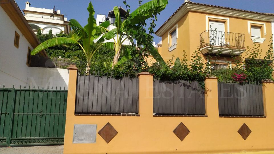 Semi-detached villa in Nueva Andalucía, in an exceptional location