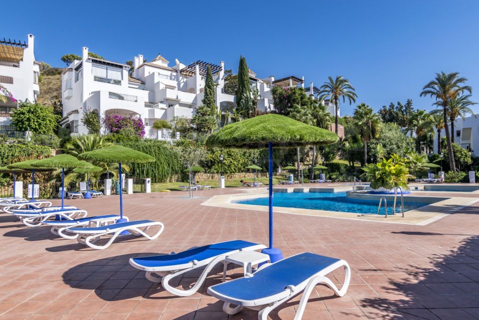 Duplex penthouse in Marbella, very renovated, in a fantastic location very close to nature.