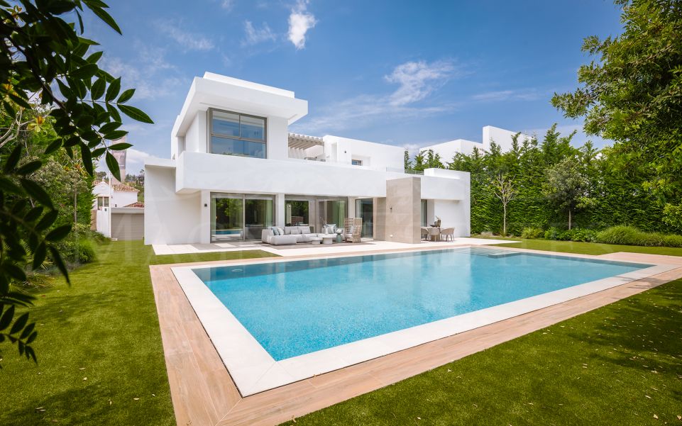 Beautiful brand new villa in El Paraíso Alto, Marbella - Estepona