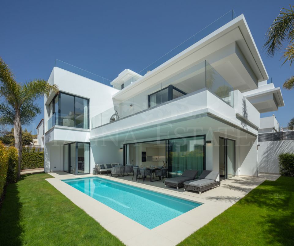 Brand new villa on the Golden Mile of Marbella, on the second line of the beach