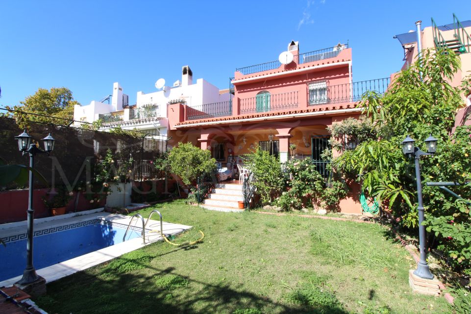 Townhouse in Nueva Andalucía with private pool