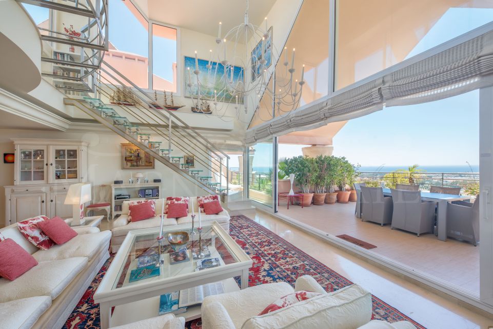 Duplex penthouse with the best sea views in Magna Marbella, Nueva Andalucía