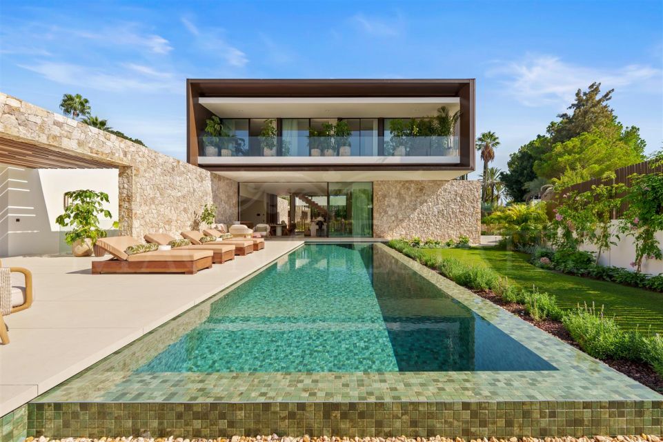 Contemporary five-bedroom villa on Marbella Golden Mile