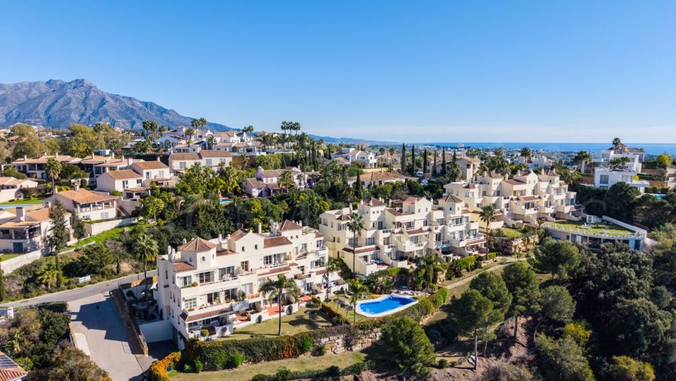 Four-bedroom apartment in Puerto del Almendro, Benahavís