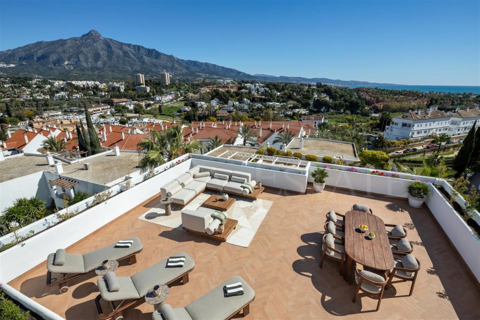 Modern Two-Bedroom Apartment in Nueva Andalucia with Expansive Terrace and Sea Views