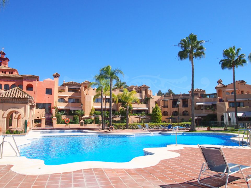 Spacious Duplex Penthouse in La Cartuja del Golf, Estepona East