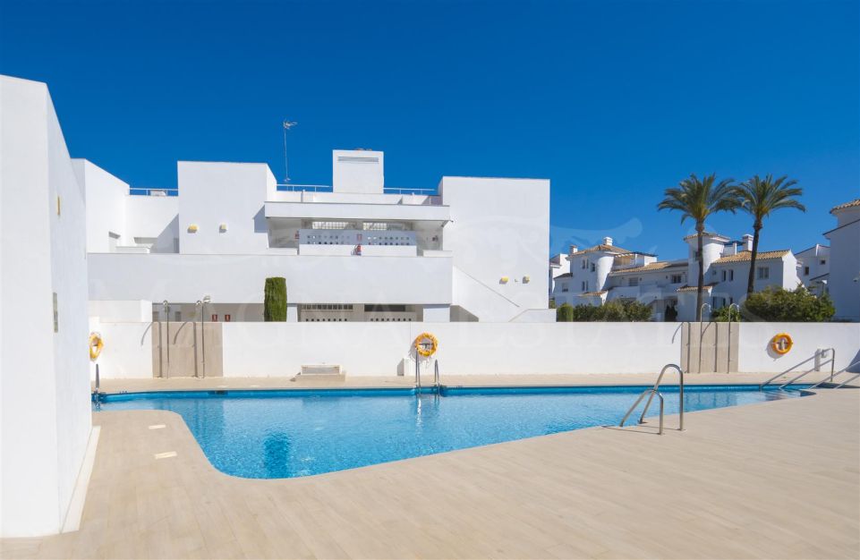 Spacious Four-Bedroom corner Town House in Los Naranjos, Nueva Andalucia