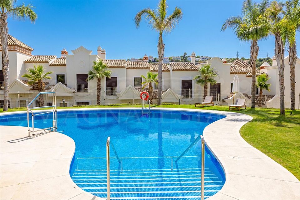 Modern Three-Bedroom Town House in Azata Golf, Estepona West