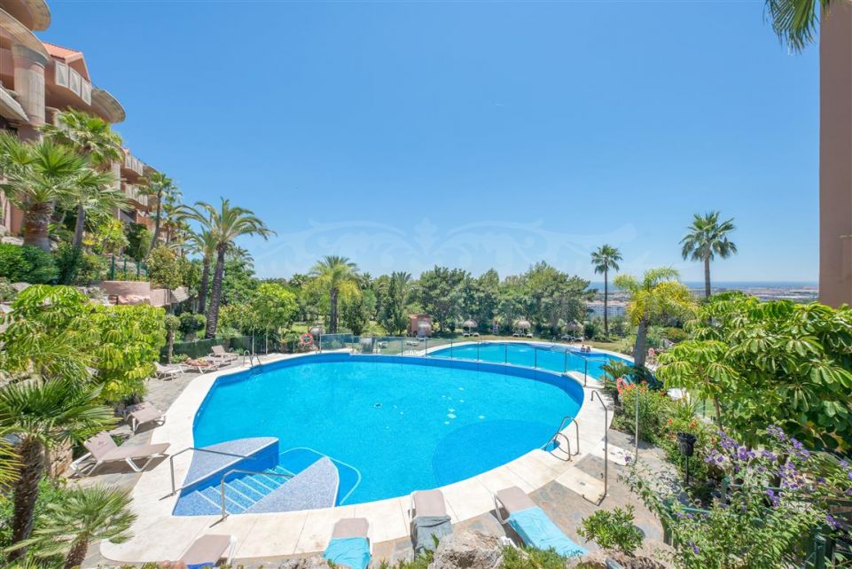 Amplio apartamento de 2 dormitorios en Magna Marbella