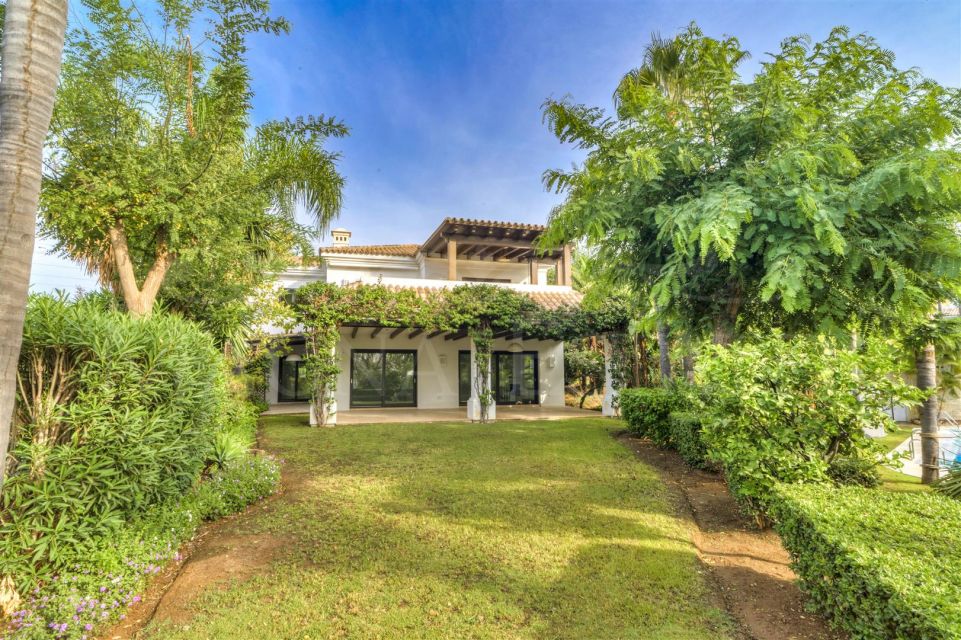Spacious Six-Bedroom Villa in Lomas de Magna Marbella, Golden Mile