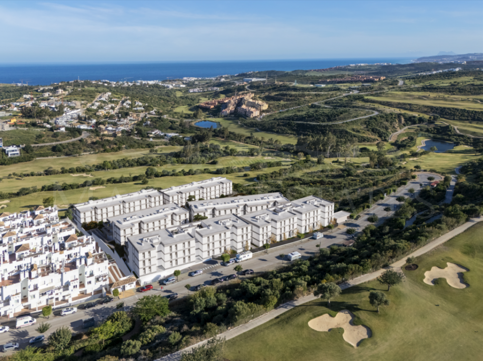 Modern Two-Bedroom Apartment with Panoramic Golf and Sea Views in Estepona Golf