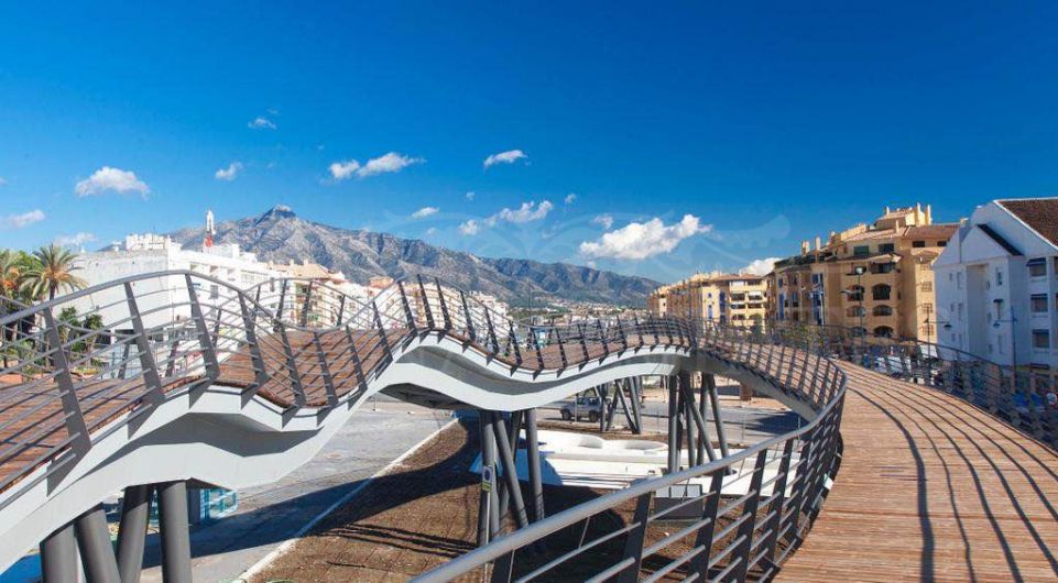 Modern Four-Bedroom Town House in San Pedro Playa, Malaga