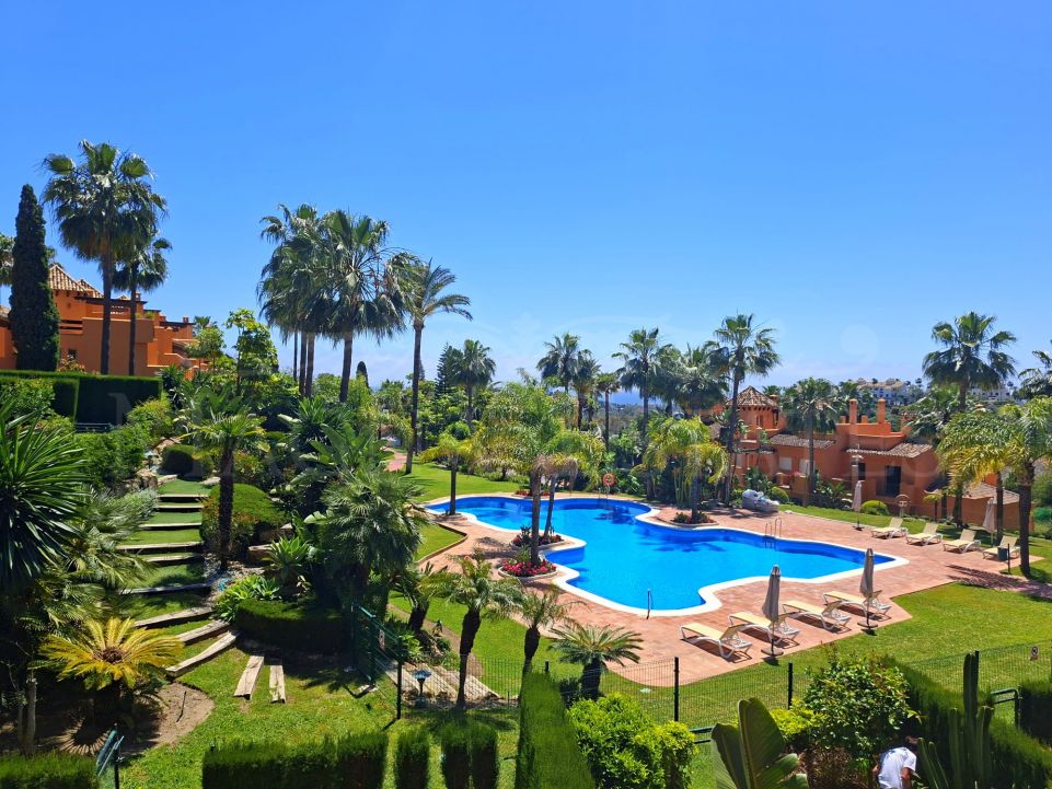Brand new townhouses in El Paraiso Alto