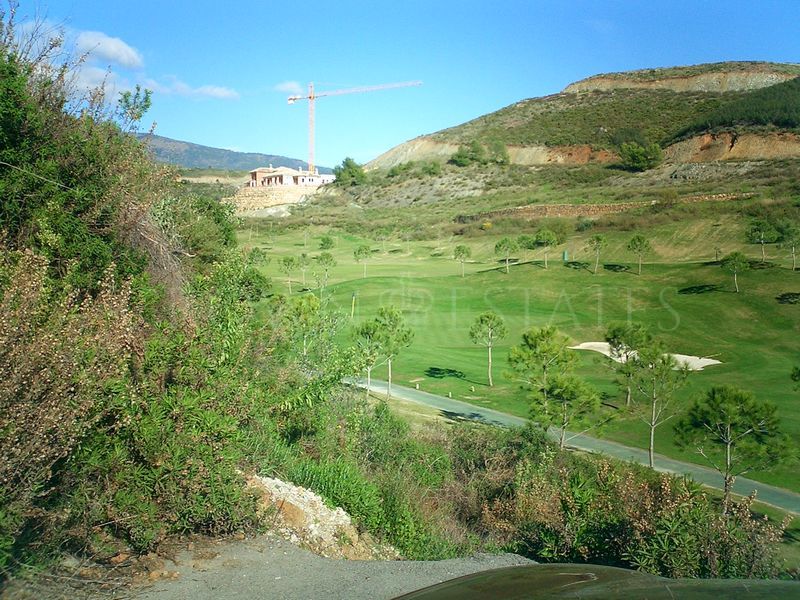 Beautiful plot with golf course views in Marbella Country Club