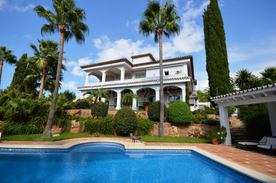 Wonderful villa in one of the best locations of Bahia de Marbella!