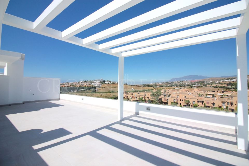 Penthouse for sale in Atalaya Golf, Estepona