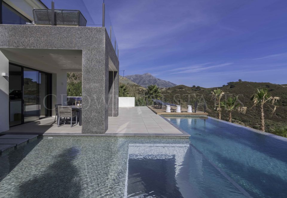 Villa for sale in La Quinta, Benahavis