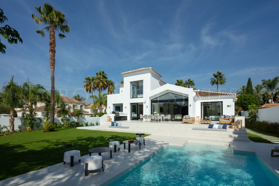 Villa for sale in Nueva Andalucia, Marbella