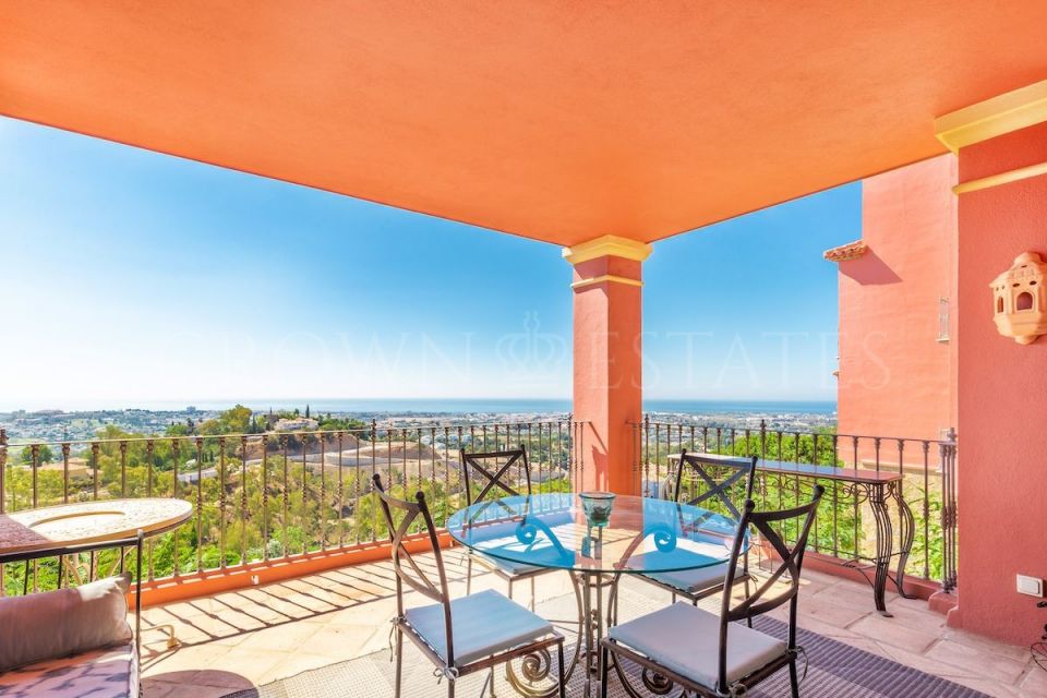Exclusive Apartment in Monte Halcones