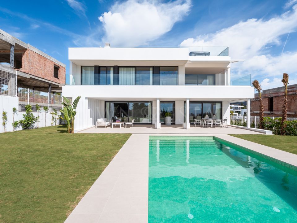 Complex of modern villas with fantastic sea views in Estepona