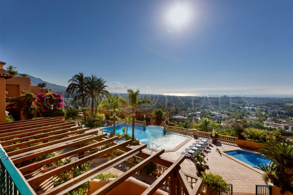 An elegant home with the best views in Nueva Andalucia!
