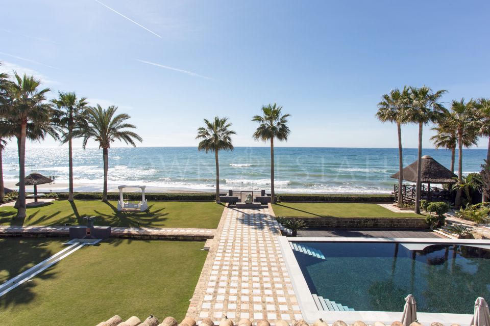 Oriental style villa front line beach