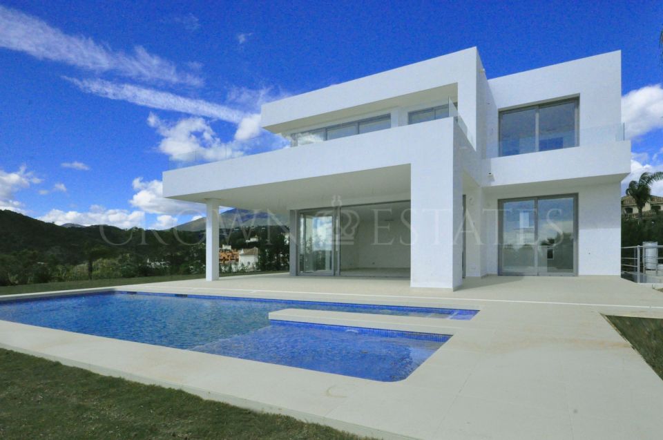 Villa for sale in Benahavis