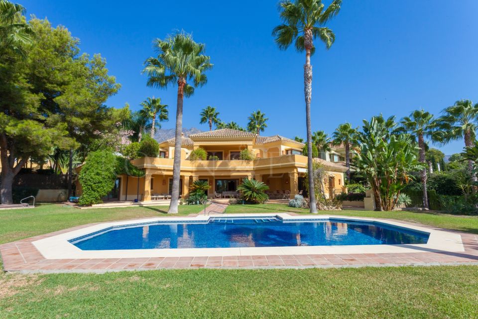 Villa for sale in Altos Reales, Marbella Golden Mile